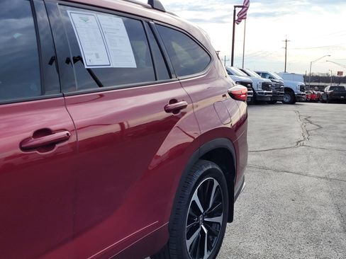 Used 2022 Toyota Highlander XSE image 32