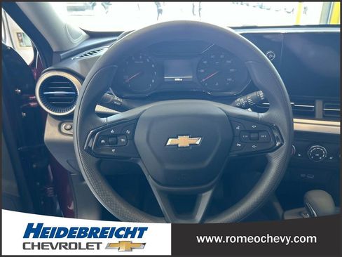 Used 2025 Chevrolet Trax LS w/ LS Convenience Package FWD image 18