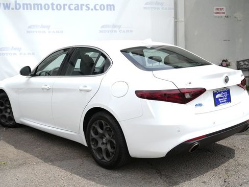 Used 2017 Alfa Romeo Giulia AWD image 4