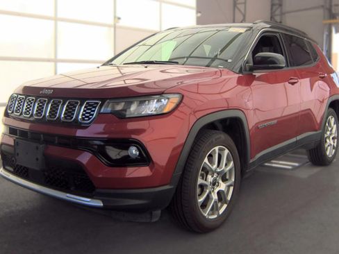 Used 2025 Jeep Compass Limited AWD/4WD image 10
