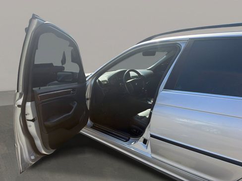 Used 2004 BMW 325i Wagon RWD image 9