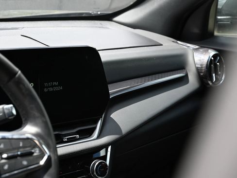 Used 2025 Chevrolet Equinox LT FWD image 10