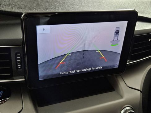 Used 2022 Ford Explorer XLT w/ Equipment Group 202A image 13