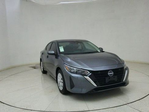 Used 2025 Nissan Sentra S image 60
