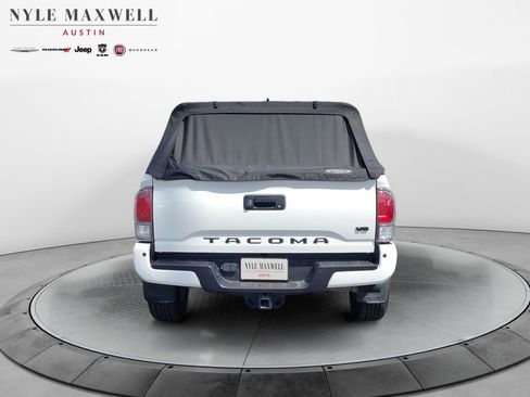 Used 2021 Toyota Tacoma TRD Off-Road image 14