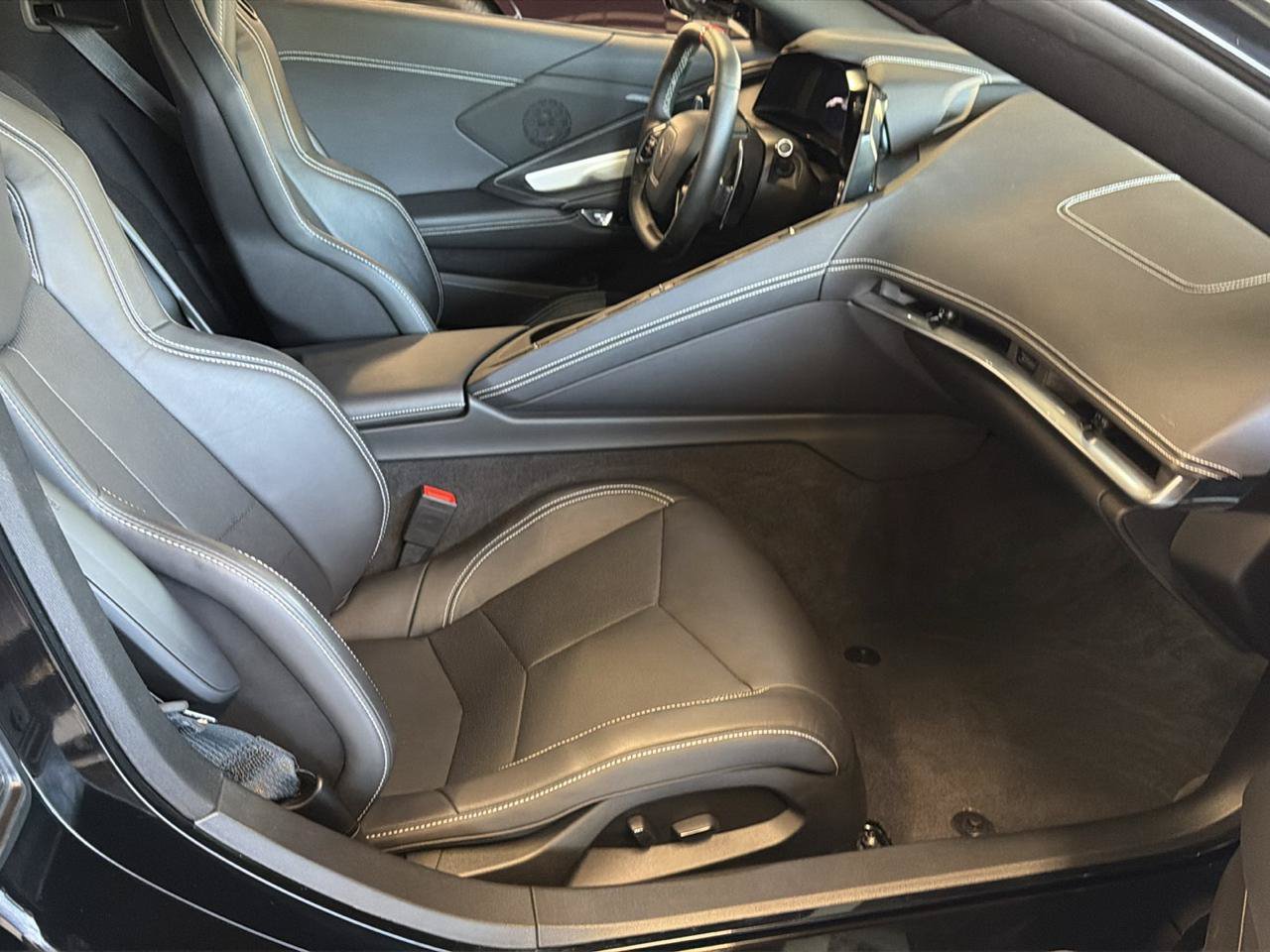 Used 2022 Chevrolet Corvette Stingray Coupe w/ Z51 Performance Package RWD image 20