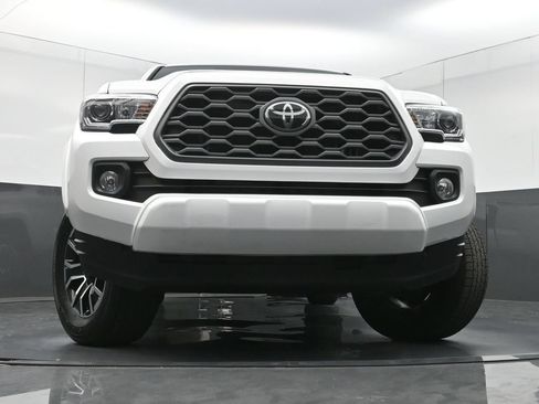 Used 2023 Toyota Tacoma TRD Sport w/ Technology Package AWD/4WD image 25