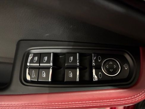 Used 2022 Porsche Macan S image 9