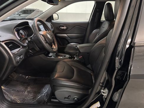 Used 2022 Jeep Cherokee Latitude Lux w/ Mopar Interior Package image 15