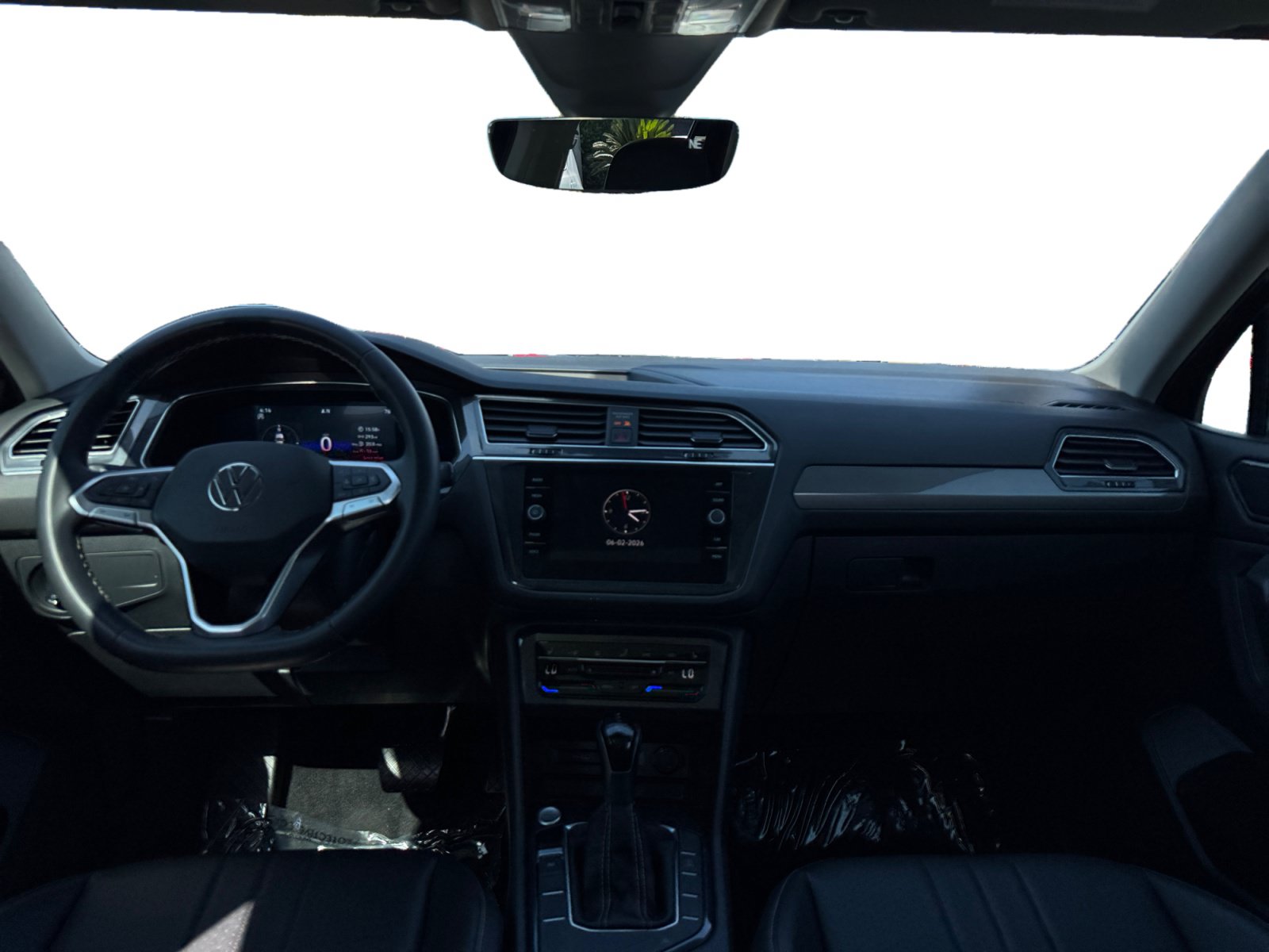 Used 2023 Volkswagen Tiguan SE FWD image 10