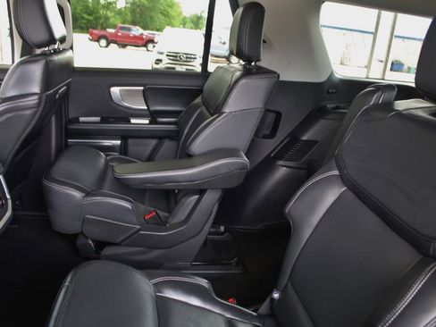 Used 2025 Ford Expedition Platinum AWD/4WD image 19