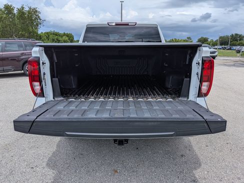 Used 2022 GMC Sierra 1500 SLE AWD/4WD image 13