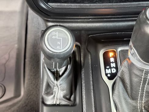 Used 2020 Jeep Gladiator Overland AWD/4WD image 43