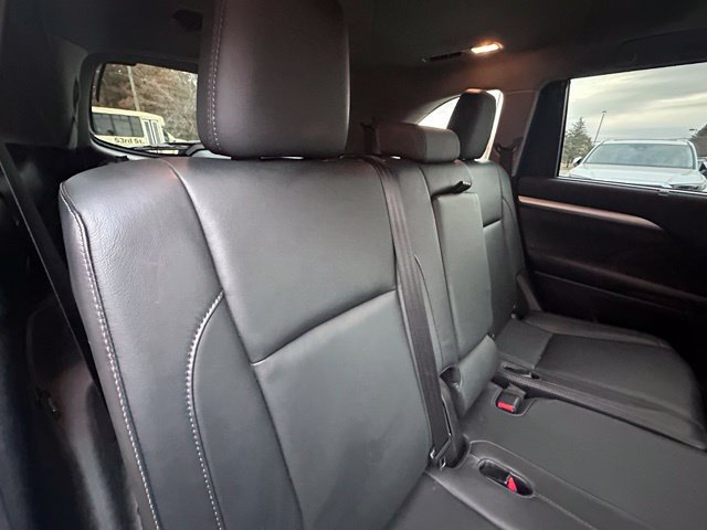Used 2016 Toyota Highlander XLE AWD/4WD image 9