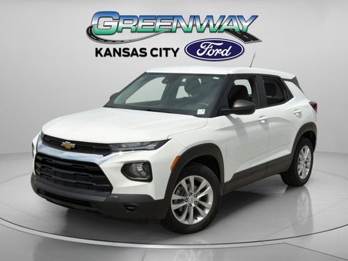 Used 2022 Chevrolet TrailBlazer LS FWD image 3