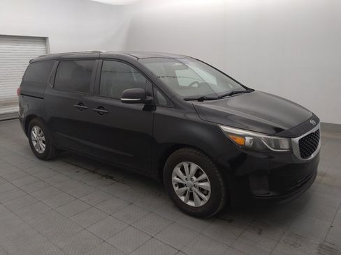 Used 2017 Kia Sedona LX w/ LX Essentials Premium Package FWD image 11