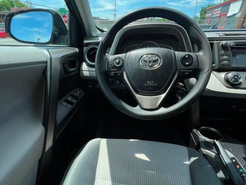 Used 2013 Toyota RAV4 LE AWD/4WD image 17