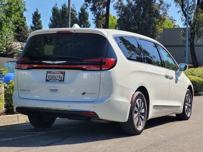 Used 2022 Chrysler Pacifica Limited
