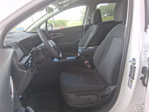 New 2026 Kia Sportage LX FWD image 17