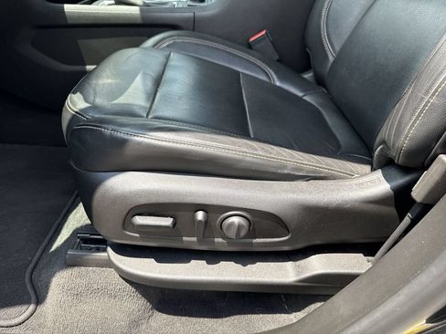 Used 2019 Chevrolet Traverse LT w/ LT Premium Package AWD/4WD image 16