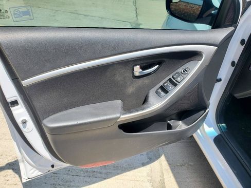 Used 2016 Hyundai Elantra GT FWD image 16