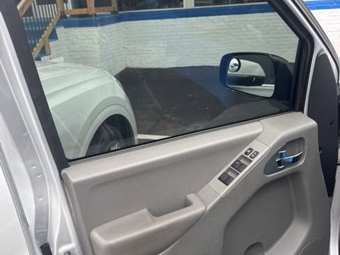 Used 2021 Nissan Frontier SV image 15