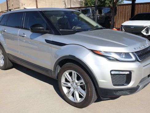 Used 2017 Land Rover Range Rover Evoque SE AWD/4WD image 3