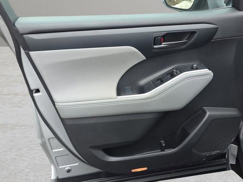 Used 2023 Toyota Highlander LE image 10