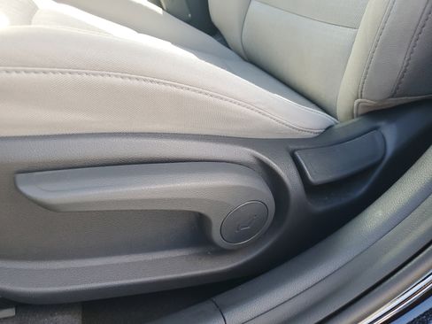 Used 2017 Hyundai Elantra SE image 14