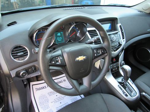 Used 2016 Chevrolet Cruze LT w/ Sun And Sound Package image 17