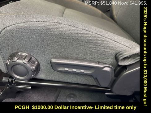 Used 2025 Jeep Wrangler Sport S image 26