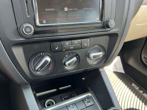 Used 2018 Volkswagen Jetta SE FWD image 22