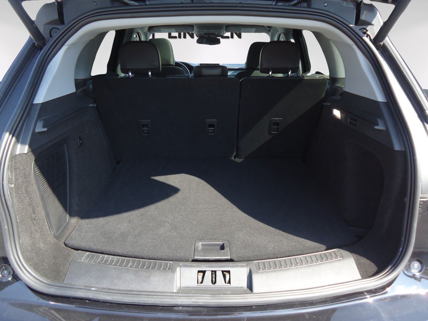 Used 2022 Lincoln Corsair AWD w/ Premium Package image 32