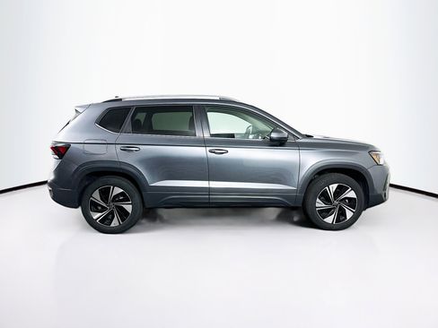 Used 2025 Volkswagen Taos SE AWD/4WD image 10