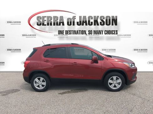 Used 2022 Chevrolet Trax LT w/ LT Convenience Package AWD/4WD image 10