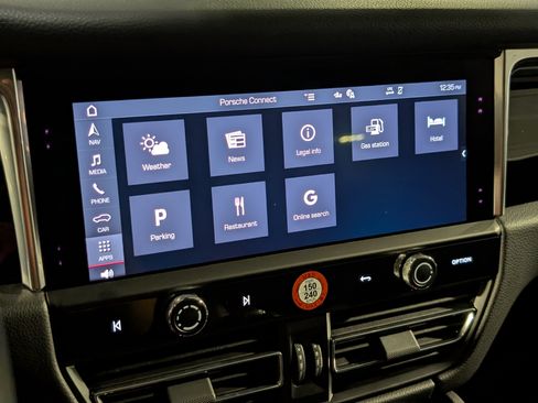 Certified 2025 Porsche Macan image 36