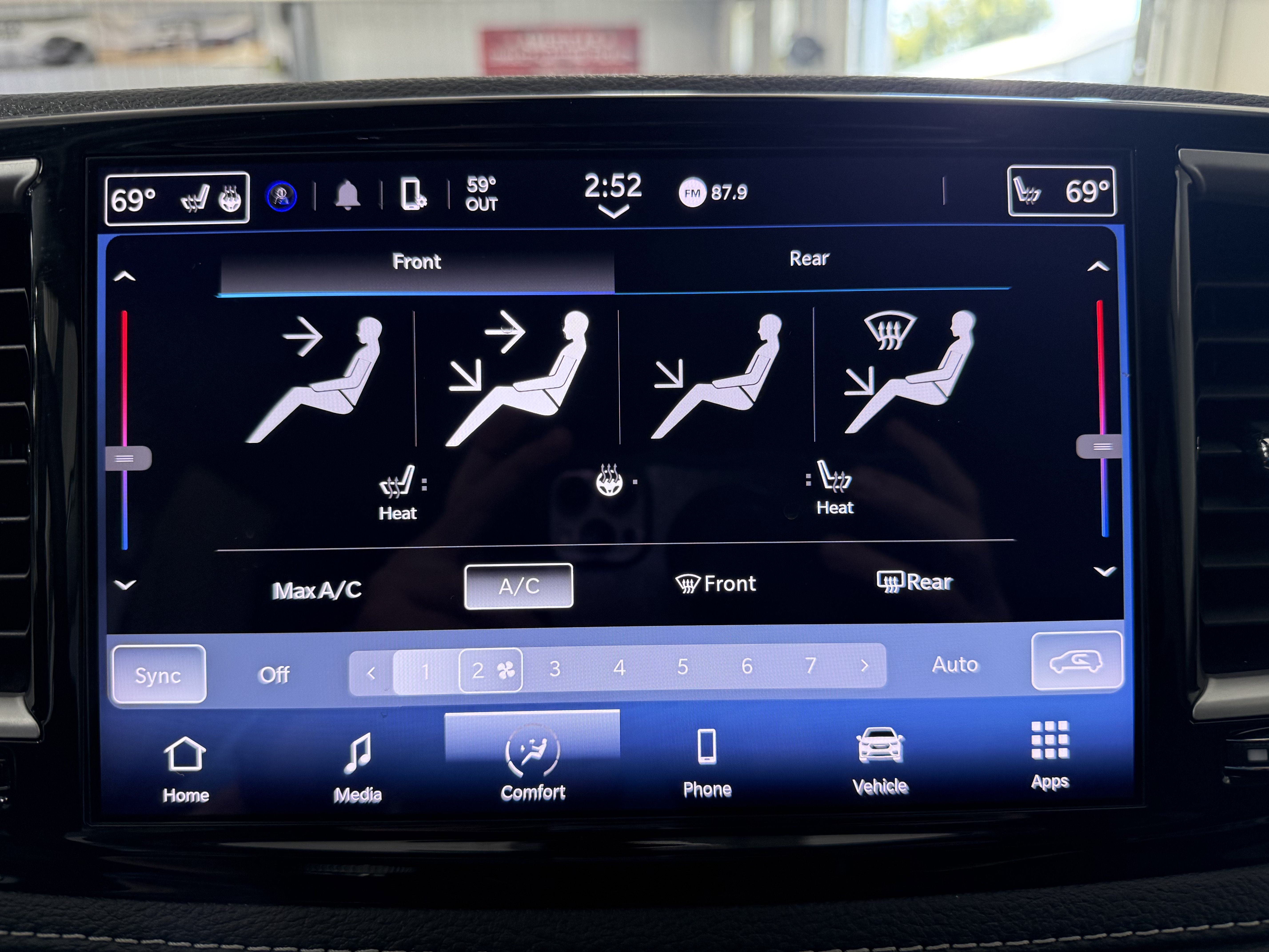 Used 2024 Chrysler Pacifica Touring-L FWD image 26