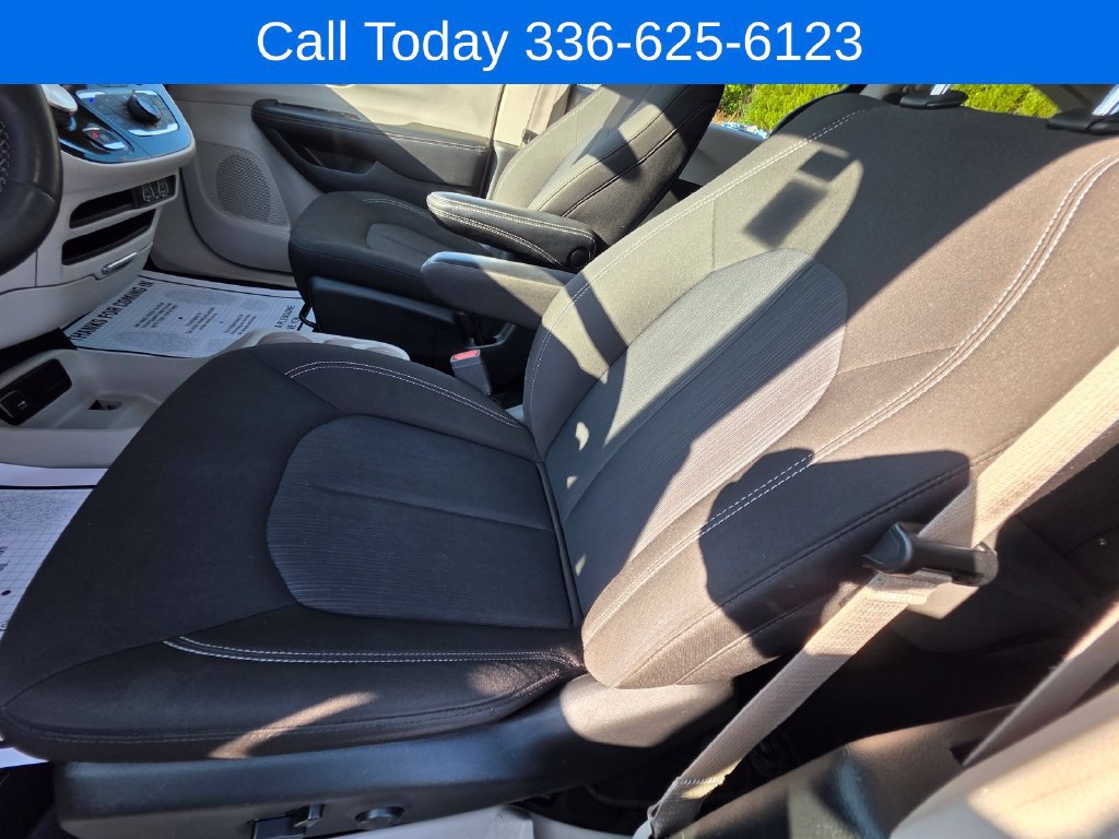 Used 2023 Chrysler Voyager LX FWD image 13