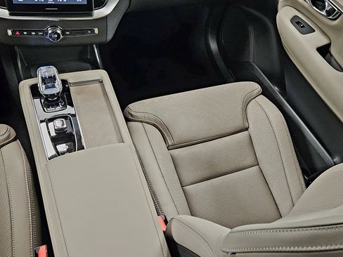 New 2026 Volvo XC90 T8 Ultra w/ Protection Package Premier AWD/4WD image 17