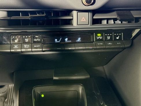 Certified 2025 Toyota Crown Signia AWD/4WD image 15