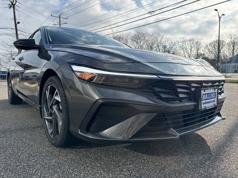 Certified 2025 Hyundai Elantra Sport image 4