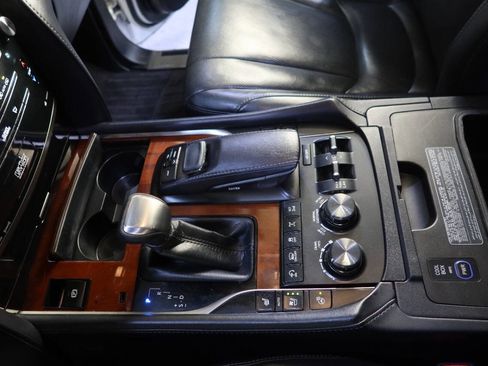 Used 2017 Lexus LX 570 4WD image 39