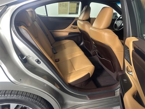 Used 2020 Lexus ES 300h w/ Premium Package image 15