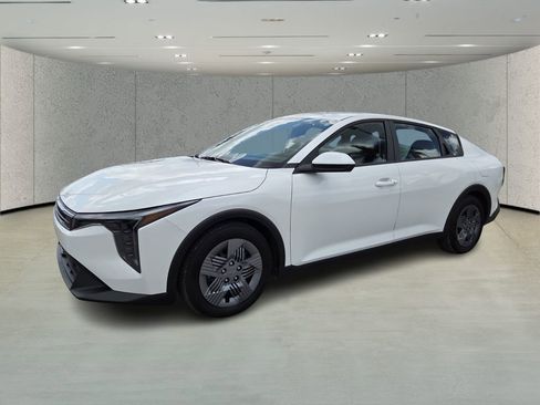 Used 2025 Kia K4 LX image 7