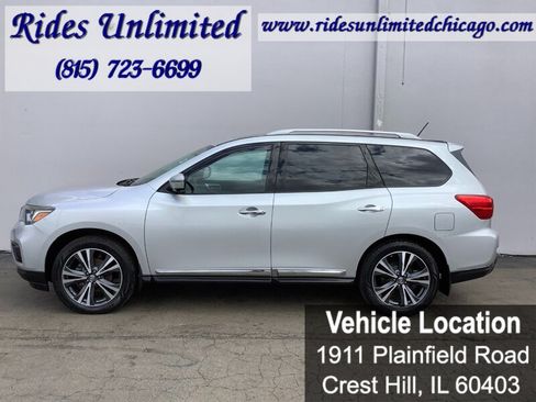 Used 2017 Nissan Pathfinder Platinum w/ Family Entertainment Package AWD/4WD image 3