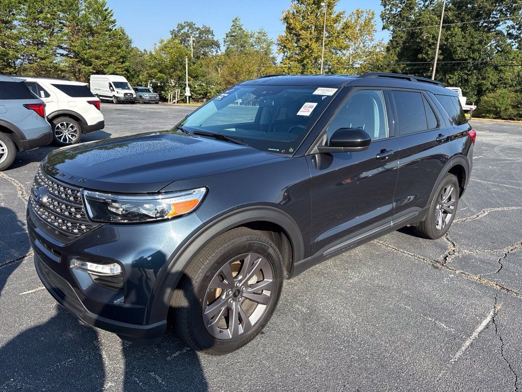 Used 2024 Ford Explorer XLT w/ Equipment Group 202A AWD/4WD image 2