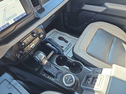 Used 2023 Ford Bronco Wildtrak image 27