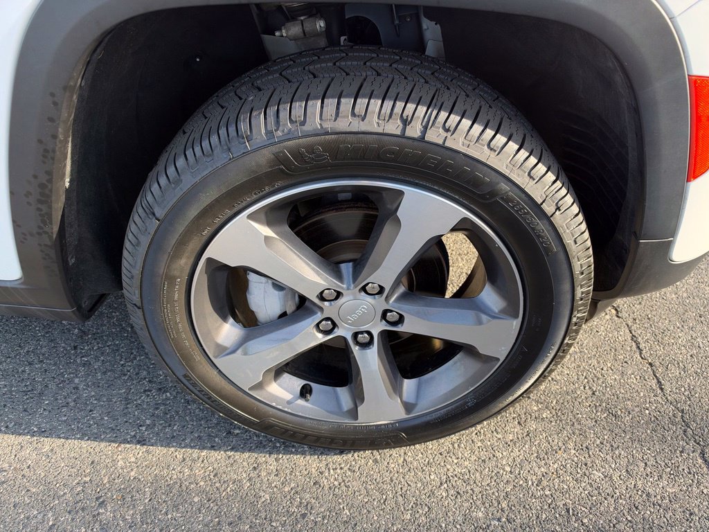 Used 2023 Jeep Grand Cherokee Limited AWD/4WD image 15