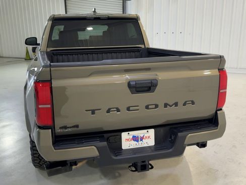 Used 2025 Toyota Tacoma TRD Sport AWD/4WD image 8