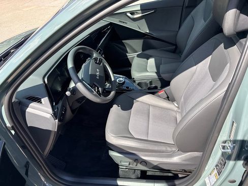 Used 2024 Kia Niro EX FWD image 15